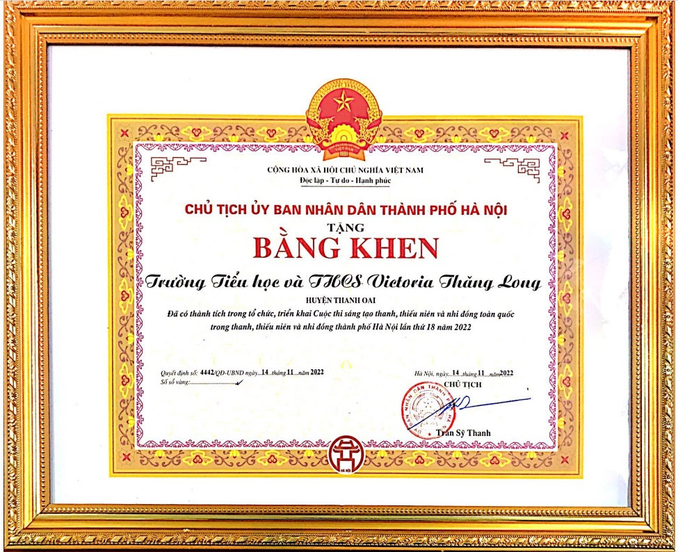 Bằng khen do chủ tịch Ủy ban nhân dân thành phố Hà Nội khen tặng Trường Tiểu học và Trung học cơ sở Victoria Thăng Long