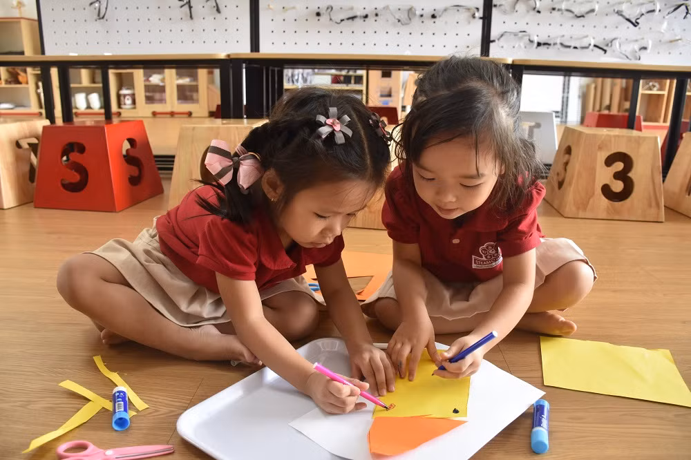 Làm việc nhóm là cách hiệu quả để trẻ tăng khả năng giao tiếp Làm việc nhóm là cách hiệu quả để trẻ tăng khả năng giao tiếp