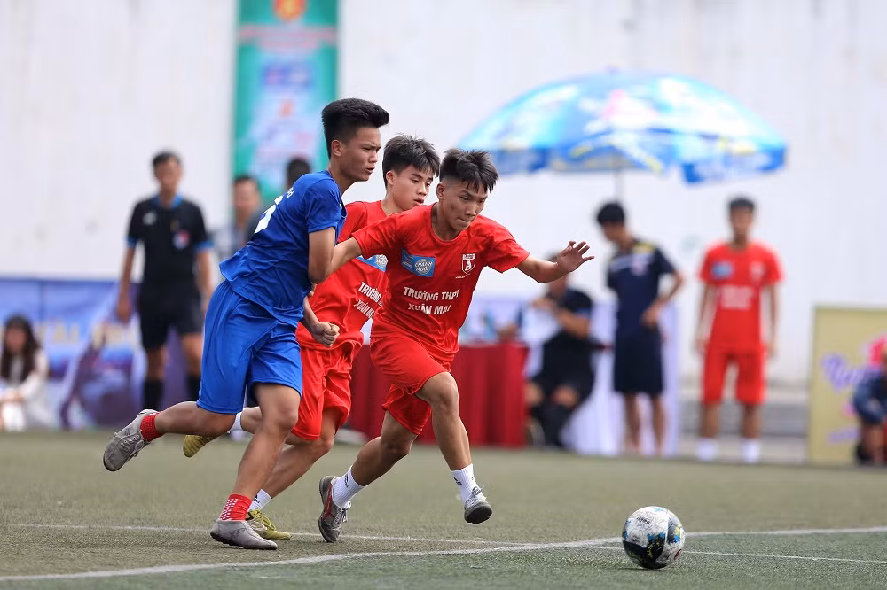 Các đội thi đấu theo thể thức vòng tròn tính điểm Các đội thi đấu theo thể thức vòng tròn tính điểm