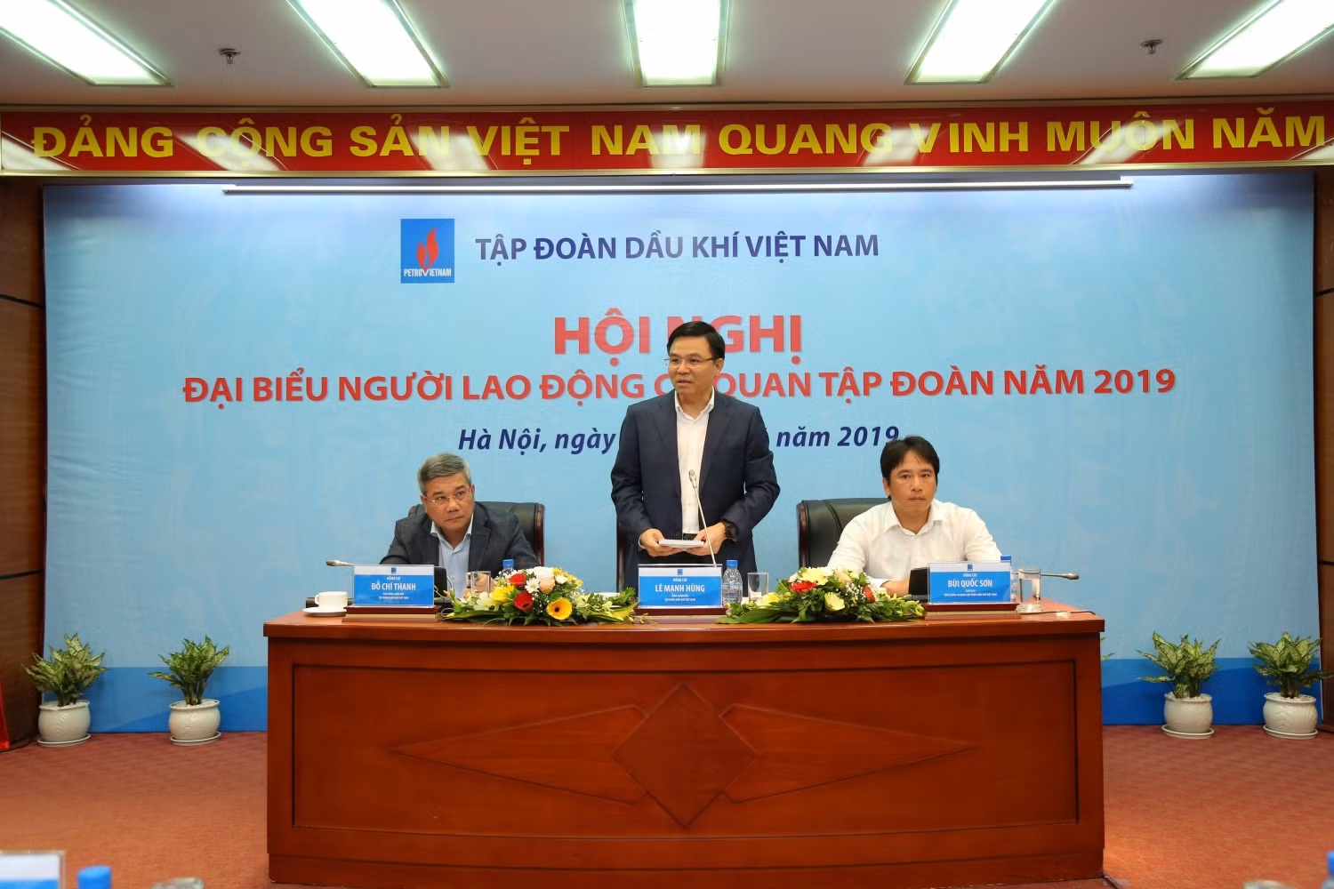 Tổng giám đốc PVN Lê Mạnh Hùng chủ trì đối thoại với người lao động Cơ quan Tập đoàn năm 2019 Tổng giám đốc PVN Lê Mạnh Hùng chủ trì đối thoại với người lao động Cơ quan Tập đoàn năm 2019