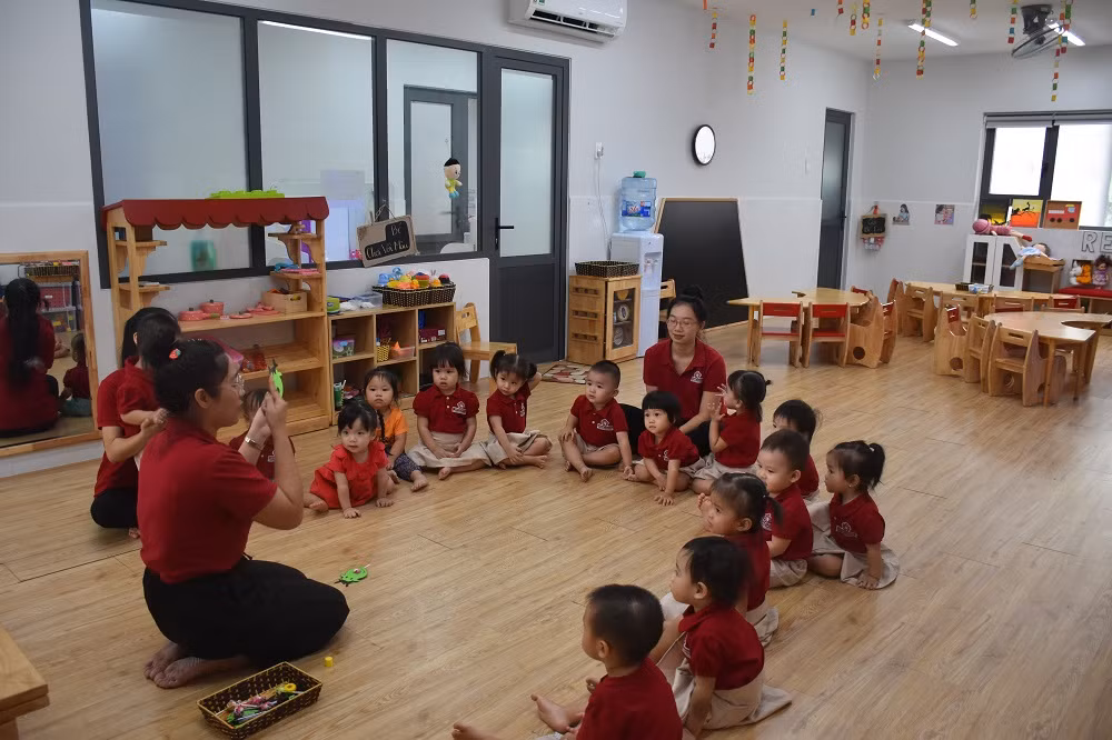 Khi được nhìn thấy trực quan và tự mình chạm vào sự vật, bé sẽ ghi nhớ sâu sắc hơn Khi được nhìn thấy trực quan và tự mình chạm vào sự vật, bé sẽ ghi nhớ sâu sắc hơn