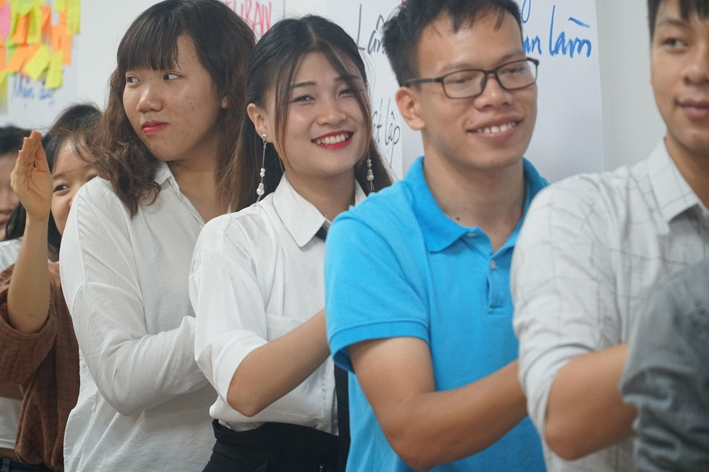 Sinh viên DynaGen khởi động trước buổi tập huấn “Thấu hiểu bản thân và quản trị mục tiêu” diễn ra tại Trung tâm tiếng Nhật TOPONE VIJA link, 170 Bạch Mai, Hà Nội. Sinh viên DynaGen khởi động trước buổi tập huấn “Thấu hiểu bản thân và quản trị mục tiêu” diễn ra tại Trung tâm tiếng Nhật TOPONE VIJA link, 170 Bạch Mai, Hà Nội.