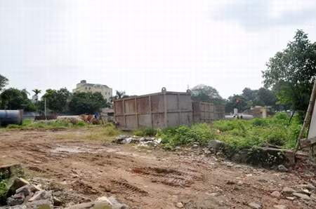 Tính đến quý 1/2013, Hà Nội có 653 dự án chậm triển khai, vi phạm về Luật đất đai. Tính đến quý 1/2013, Hà Nội có 653 dự án chậm triển khai, vi phạm về Luật đất đai.