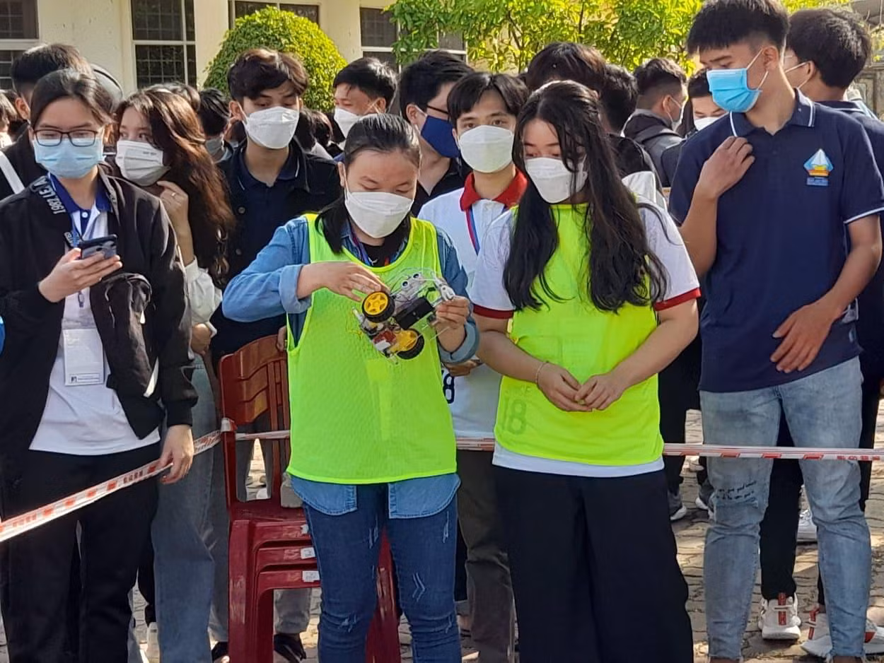 Trong năm vừa qua, nhà trường đã thực hiện nghiệm thu 4 đặt hàng nghiên cứu đối với 04 đề tài nghiên cứu tiềm năng được thực hiện bởi sinh viên.
