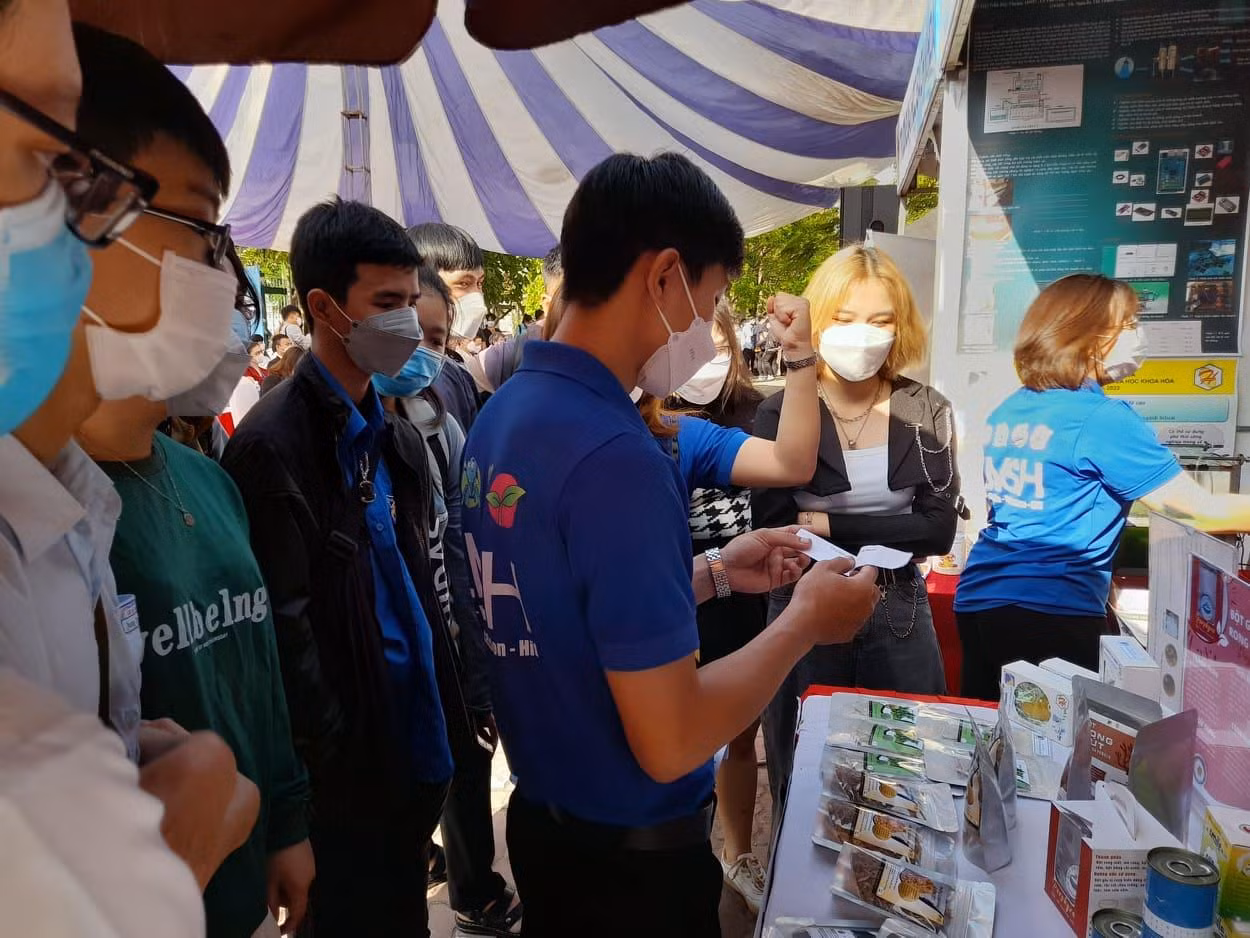 Theo Phó Giáo sư Đoàn Quang Vinh – Hiệu trưởng Trường Đại học Bách khoa Đà Nẵng thì hoạt động nghiên cứu khoa học và chuyển giao công nghệ của cán bộ và của các em sinh viên trong thời gian qua đã có những chuyển biến mạnh mẽ với nhiều đề tài nghiên cứu có giá trị khoa học cao được công bố trên nhiều tạp chí khoa học uy tín trong và ngoài nước.