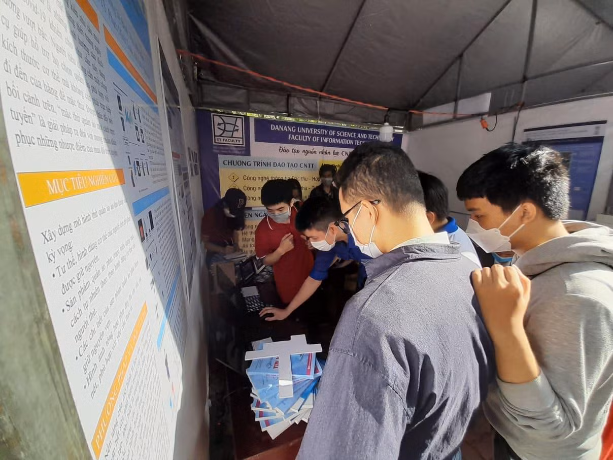 Nhiều đề tài của sinh viên được các doanh nghiệp đặt hàng nghiên cứu và hỗ trợ về kinh phí, linh kiện, thiết bị, vật tư, phần mềm nghiên cứu.