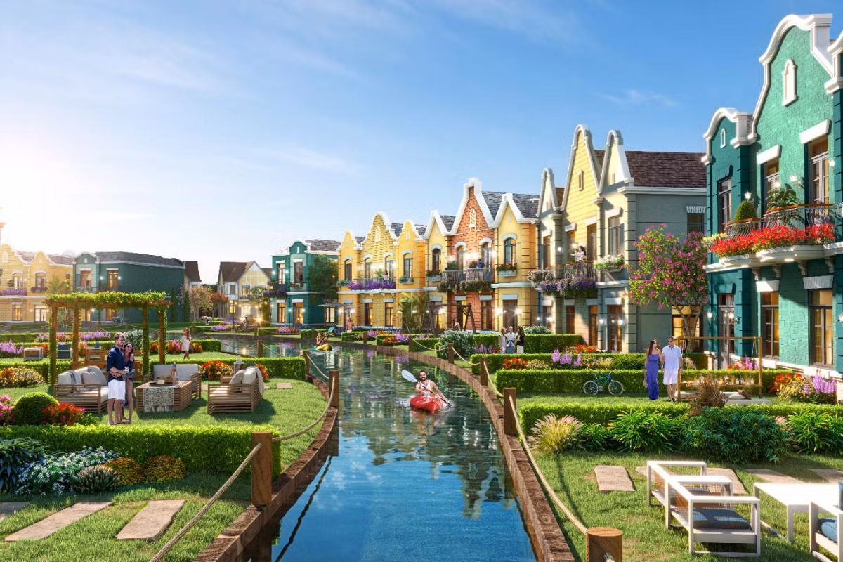 Cư dân và du khách có thể đi lại bằng thuyền Kayak dọc kênh đào Lagoon.