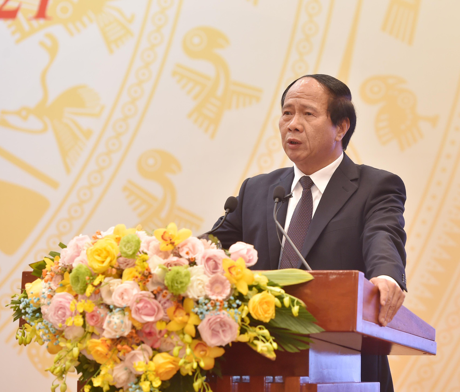 Phó Thủ tướng Lê Văn Thành nhấn mạnh: “Bộ Giao thông vận tải phải coi phát triển kết cấu hạ tầng giao thông là nhiệm vụ đặc biệt quan trọng trong năm 2022”. Ảnh: VGP/Đức Tuân Phó Thủ tướng Lê Văn Thành nhấn mạnh: “Bộ Giao thông vận tải phải coi phát triển kết cấu hạ tầng giao thông là nhiệm vụ đặc biệt quan trọng trong năm 2022”. Ảnh: VGP/Đức Tuân