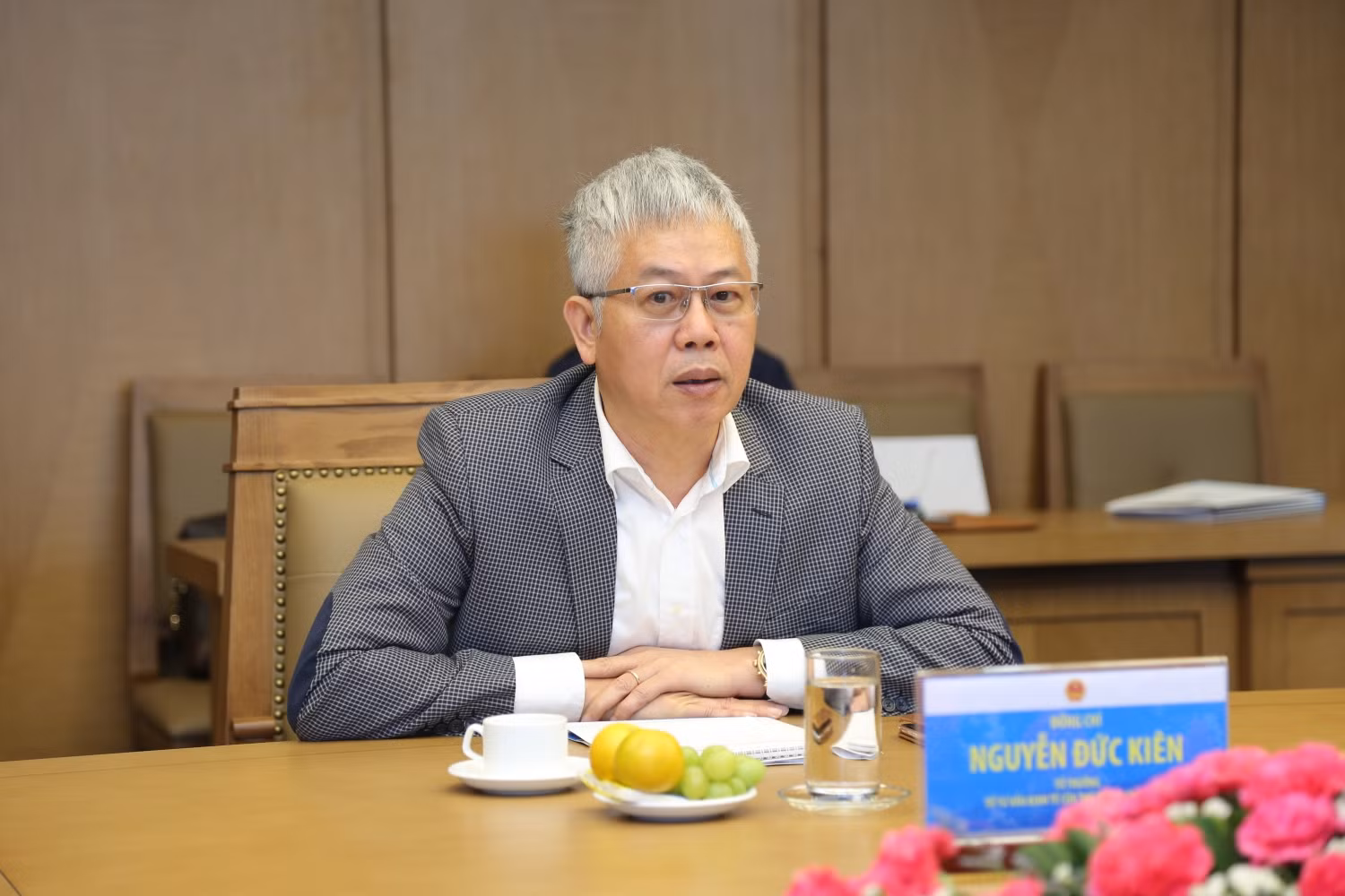 Ông Nguyễn Đức Kiên, Tổ trưởng Tổ tư vấn kinh tế của Thủ tướng phát biểu tại buổi làm việc. Ông Nguyễn Đức Kiên, Tổ trưởng Tổ tư vấn kinh tế của Thủ tướng phát biểu tại buổi làm việc.