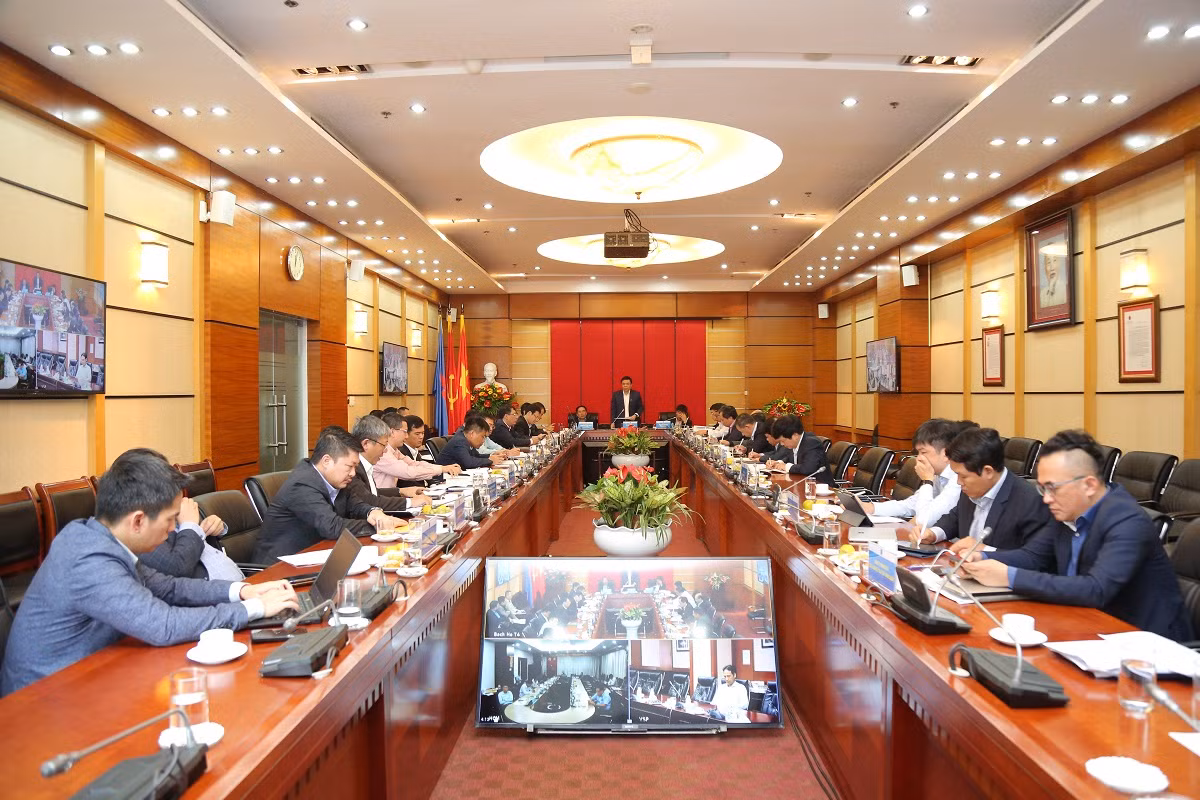 Toàn cảnh buổi họp.