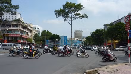 Khu đất xây dựng tháp SJC bị bỏ hoang bảy năm qua.