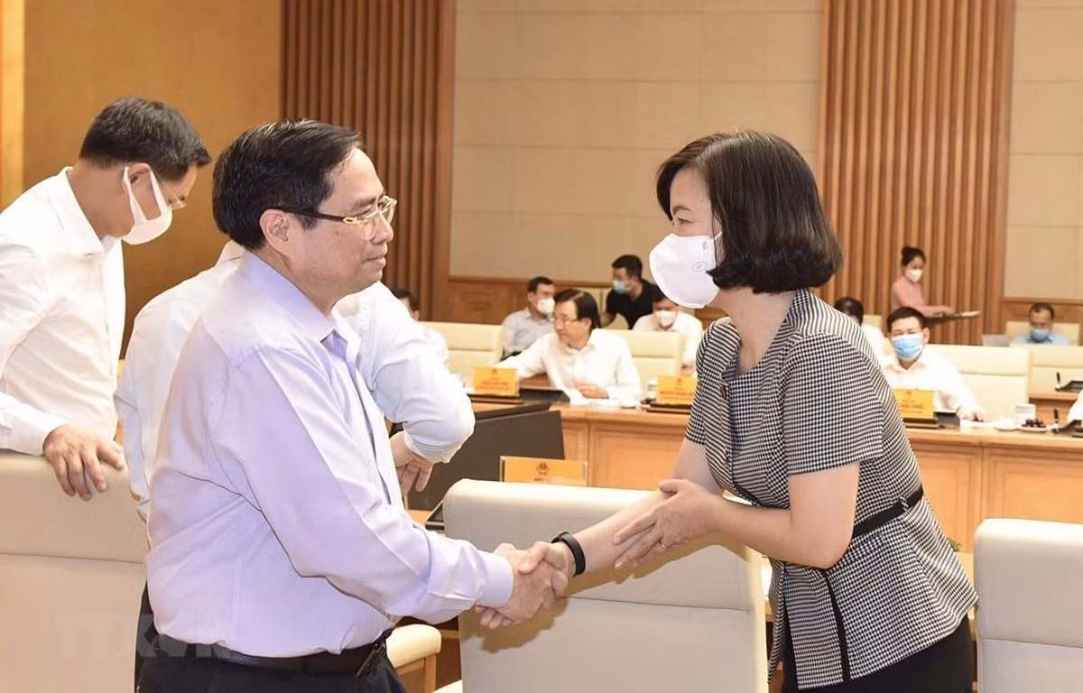 Thủ tướng Phạm Minh Chính và bà Vũ Việt Trang, Phó Tổng Giám đốc TTXVN.