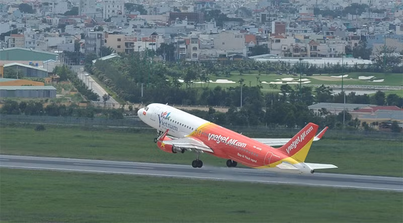 Ngày 28/11, do ảnh hưởng thời tiết xấu, nhiều chuyến bay đi và đến từ sân bay Chu Lai (Quảng Nam) bị ảnh hưởng. Ảnh: Vietjettravel.vn