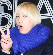 Lee Hong Ki vừa ngáp vừa giơ tay tạo dáng. Lee Hong Ki vừa ngáp vừa giơ tay tạo dáng.