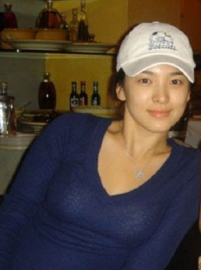 Vẻ đẹp tự nhiên của Song Hye Kyo khá chuẩn, nhưng có vẻ dáng người lại hơi béo.