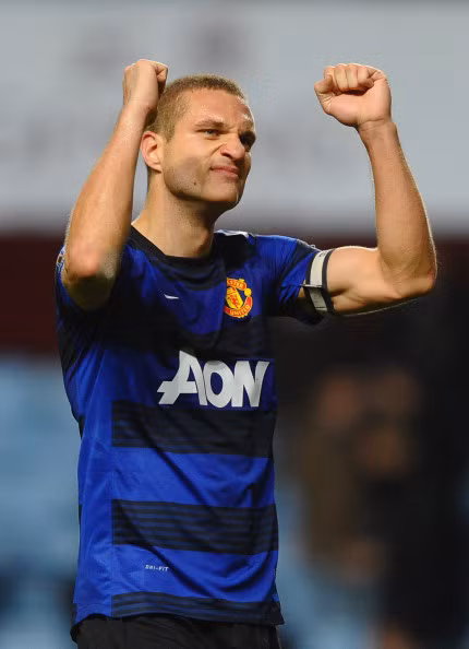 Đội trưởng Nemanja Vidic nhận 90.000 bảng/tuần. Đội trưởng Nemanja Vidic nhận 90.000 bảng/tuần.