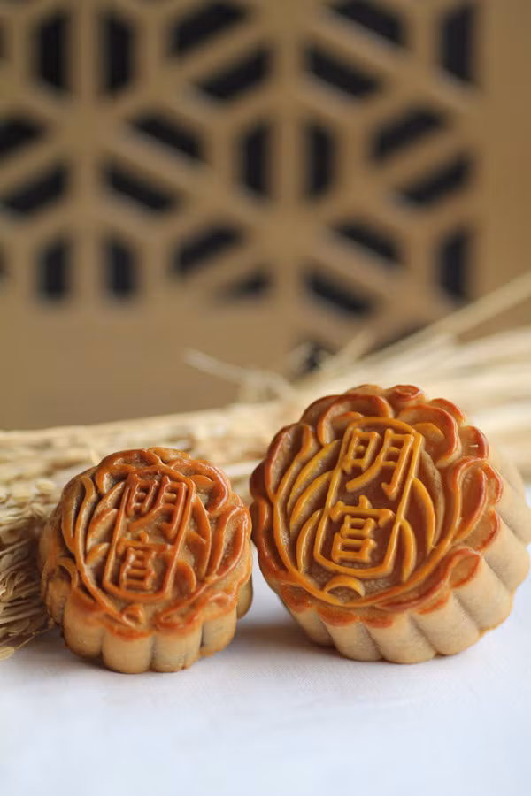 Thiết kế cầu kỳ của chiếc bánh Trung thu tại khách sạn Sofitel Plaza.
