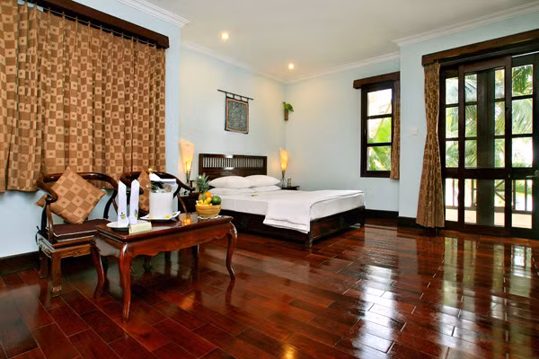 Hội An Riverside Resort & SpatTự hào là khách sạn 4 sao đầu tiên ở Hội An, Các phòng đều có ban công riêng nhìn ra sông và khu vườn yên tĩnh. Hội An Riverside Resort & SpatTự hào là khách sạn 4 sao đầu tiên ở Hội An, Các phòng đều có ban công riêng nhìn ra sông và khu vườn yên tĩnh.