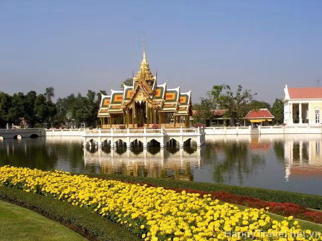 Theo đánh giá của công ty du lịch Hanoi Redtours: Thời gian nghỉ tết âm lịch năm nay với 9 ngày là cơ hội cho người dân tận dụng để đi du lịch, nghỉ ngơi và đây cũng là thời điểm rất thuận lợi cho các tour du lịch tuyến xa, cao cấp kéo dài khoảng 10 ngày. Theo đánh giá của công ty du lịch Hanoi Redtours: Thời gian nghỉ tết âm lịch năm nay với 9 ngày là cơ hội cho người dân tận dụng để đi du lịch, nghỉ ngơi và đây cũng là thời điểm rất thuận lợi cho các tour du lịch tuyến xa, cao cấp kéo dài khoảng 10 ngày.