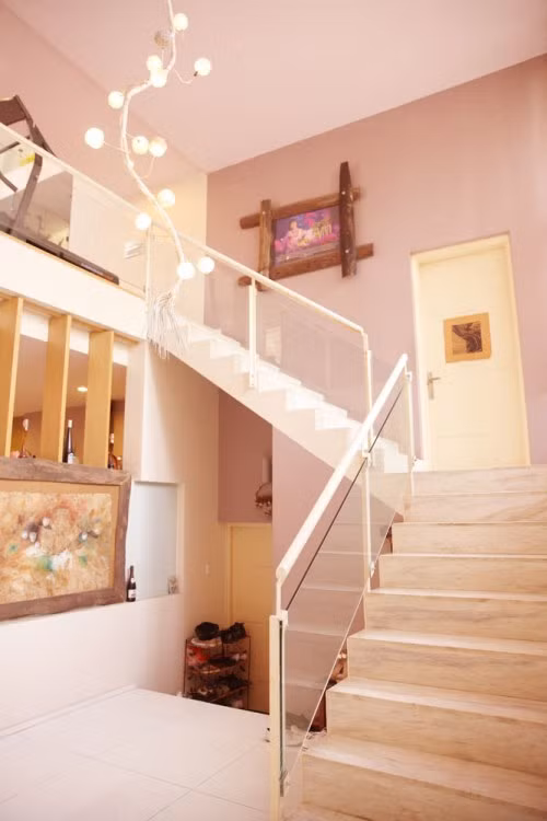 Cầu thang được thiết kế đơn giản, không làm mất quá nhiều diện tích của ngôi nhà. Cầu thang được thiết kế đơn giản, không làm mất quá nhiều diện tích của ngôi nhà.