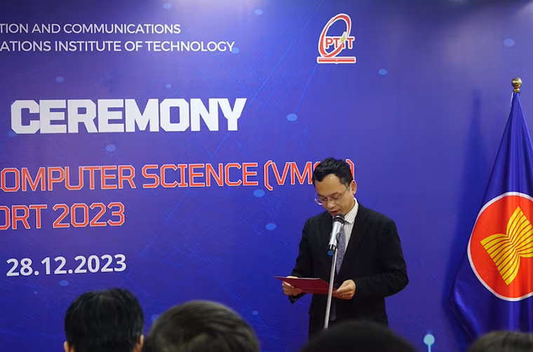 Phó Giáo sư Trần Quang Anh - Phó Giám đốc Học viện Công nghệ Bưu chính Viễn thông phát biểu tại buổi lễ khai giảng. Ảnh: portal.ptit.edu.vn