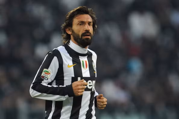 8. Andrea Pirlo (33 tuổi, CLB Juventus) Lên hàng lão tướng và tưởng như hết thời khi mới chuyển sang thi đấu cho Bà đầm già thành Turin nhưng Pirlo vẫn cho thấy anh vẫn là một trong những tiền vệ hay nhất thế giới hiện nay với lối chơi thông minh, những đường chuyền bổng ‘chuẩn không cần chỉnh’. Phong độ chói sáng của Pirlo giúp Juventus giành chức vô địch Serie A mùa trước và tuyển Ý lọt vào đến chung kết Euro 2012. 8. Andrea Pirlo (33 tuổi, CLB Juventus) Lên hàng lão tướng và tưởng như hết thời khi mới chuyển sang thi đấu cho Bà đầm già thành Turin nhưng Pirlo vẫn cho thấy anh vẫn là một trong những tiền vệ hay nhất thế giới hiện nay với lối chơi thông minh, những đường chuyền bổng ‘chuẩn không cần chỉnh’. Phong độ chói sáng của Pirlo giúp Juventus giành chức vô địch Serie A mùa trước và tuyển Ý lọt vào đến chung kết Euro 2012.