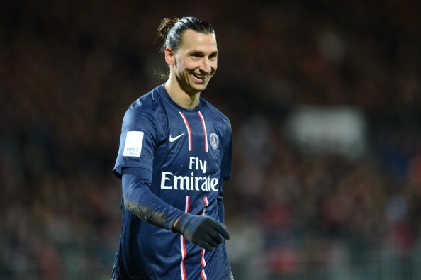 5. Zlatan Ibrahimovic (31 tuổi, CLB PSG) Đã 31 tuổi, cái tuổi được coi là xế chiều với nhiều tiền đạo nhưng với Ibra thì khác. Tiền đạo người Thụy Điển vẫn ghi bàn đều đều, vẫn tỏa sáng khi PSG cần anh lên tiếng. Đó là lý do tại sao gã nhà giàu nước Pháp quyết đưa Ibra về sân Công viên các Hoàng tử với mức lương ngất ngưởng trong kỳ chuyển nhượng mùa Hè.