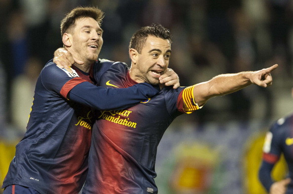 3. Xavi Hernandez (32 tuổi, CLB Barca) Thử hỏi nếu không có kiến trúc sư trưởng Xavi thì liệu Messi có tỏa sáng rực rỡ trong những năm gần đây được không? Thử hỏi nếu không có kiến trúc sư trưởng Xavi thì liệu Barca có làm mưa làm gió trong những năm gần đây được không? Thử hỏi nếu không có kiến trúc sư trước Xavi thì liệu tuyển Tây Ban Nha liệu có ‘bá chủ’ thế giới những năm gần đây được không? Câu hỏi khó.
