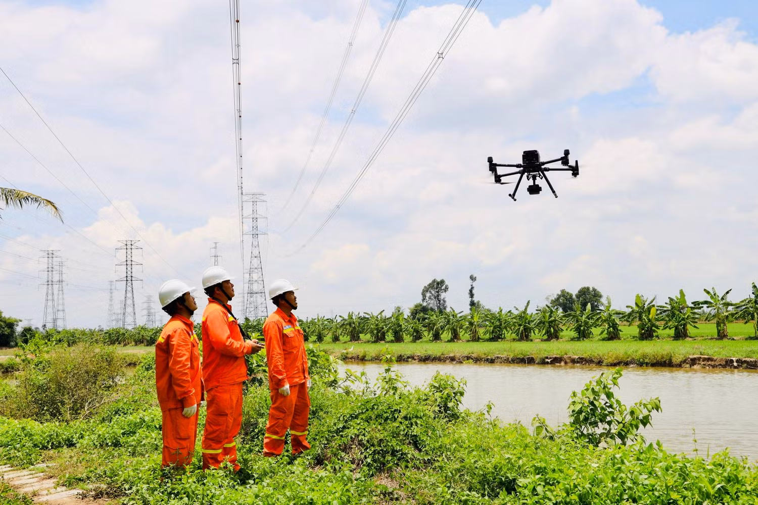 Sử dụng flycam trong quản lý vận hành đường dây Sử dụng flycam trong quản lý vận hành đường dây