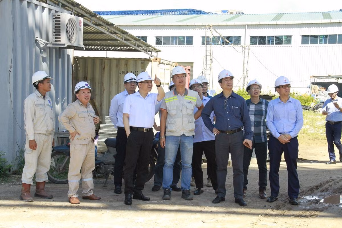 Đoàn công tác kiểm tra, đánh giá tiến độ hạng mục băng chuyền vận tải than Đoàn công tác kiểm tra, đánh giá tiến độ hạng mục băng chuyền vận tải than