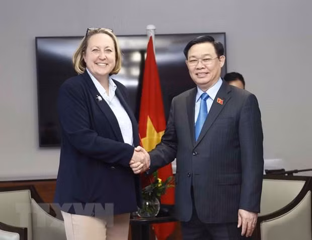 Chủ tịch Quốc hội Vương Đình Huệ tiếp Bộ trưởng Bộ Thương mại quốc tế Anh Anne-Marie Trevelyan. (Ảnh: Doãn Tấn/TTXVN) Chủ tịch Quốc hội Vương Đình Huệ tiếp Bộ trưởng Bộ Thương mại quốc tế Anh Anne-Marie Trevelyan. (Ảnh: Doãn Tấn/TTXVN)