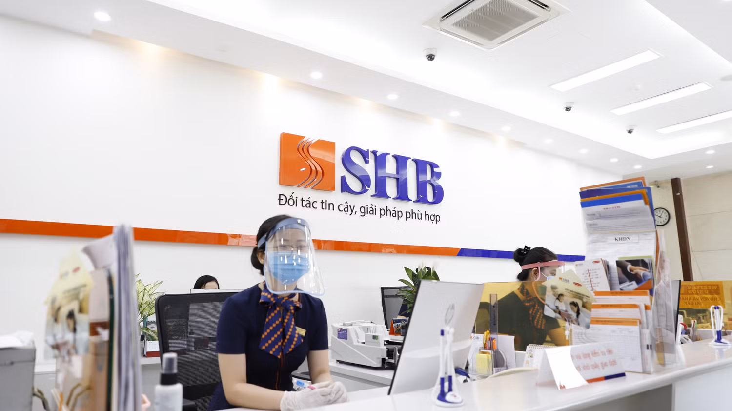 SHB đồng hành chia sẻ cùng khách hàng và cộng đồng, không ngừng gia tăng lợi ích cho cổ đông SHB đồng hành chia sẻ cùng khách hàng và cộng đồng, không ngừng gia tăng lợi ích cho cổ đông