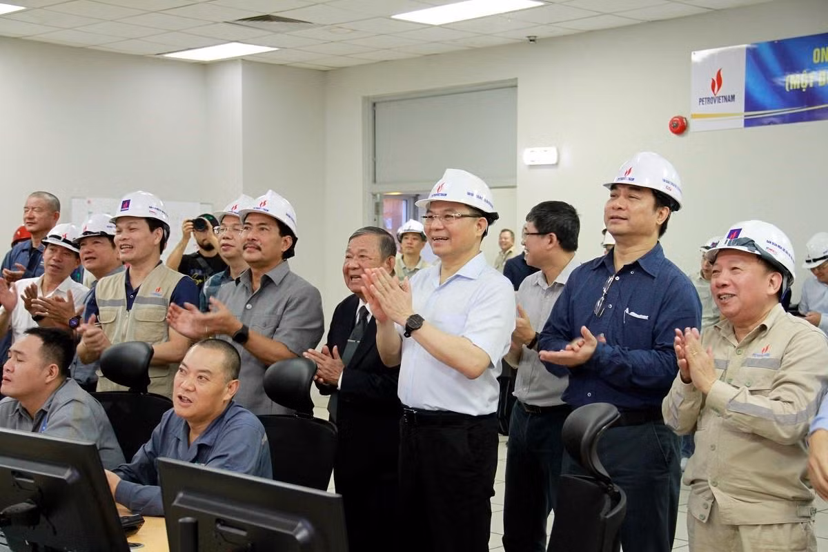 Lãnh đạo Tập đoàn Dầu khí Việt Nam, Ban Quản lý dự án chứng kiến Tổ máy số 2 Nhà máy Nhiệt điện Thái Bình 2 thành công đốt lửa lần đầu Lãnh đạo Tập đoàn Dầu khí Việt Nam, Ban Quản lý dự án chứng kiến Tổ máy số 2 Nhà máy Nhiệt điện Thái Bình 2 thành công đốt lửa lần đầu