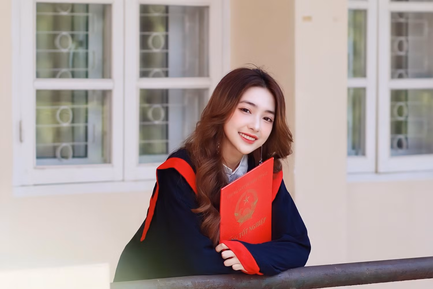 Ngoài học tập, Khánh Linh còn tham gia nhiều hoạt động ngoại khoa và đi làm thêm ở bên ngoài. Ảnh: NVCC