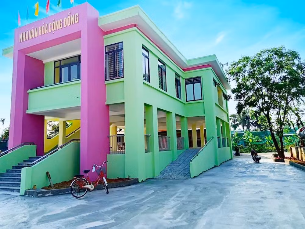 Các căn nhà cộng đồng vừa được bàn giao cho địa phương