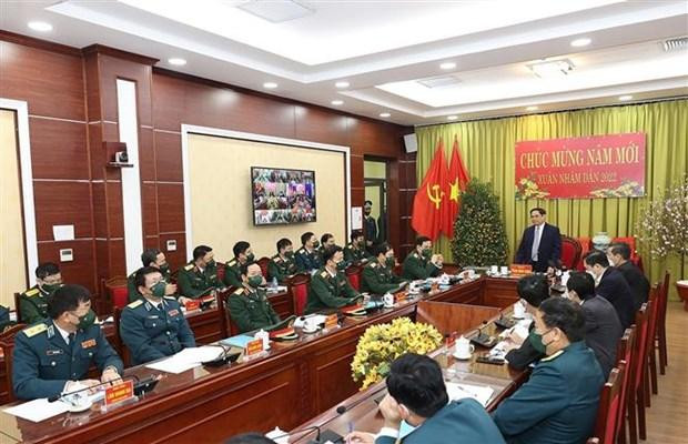 Thủ tướng Phạm Minh Chính chúc Tết cán bộ, chiến sỹ Quân chủng Phòng không-Không quân. (Ảnh: Dương Giang/TTXVN)