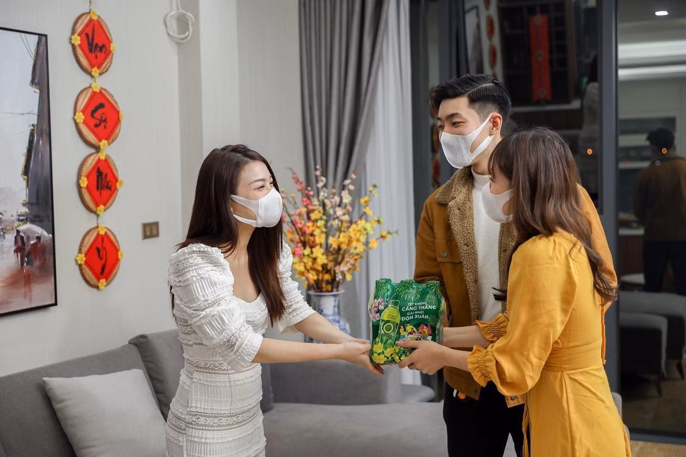 Được chiết xuất từ lá trà tự nhiên, chứa hợp chất EGCG và bổ sung vitamin C, Trà Xanh Không Độ đang được yêu thích làm món quà Tết để giải tỏa căng thẳng, mệt mỏi.