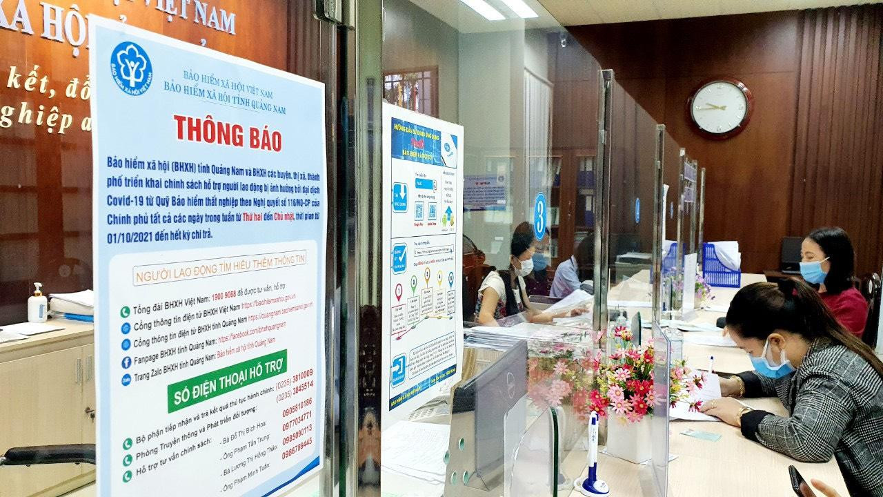 Bảo hiểm xã hội Việt Nam đã triển khai giảm đóng vào các quỹ bảo hiểm xã hội và chi hỗ trợ từ nguồn quỹ bảo hiểm thất nghiệp với tổng kinh phí trên 45.444 tỷ đồng cho người lao động và người sử dụng lao động (Ảnh: Bảo hiểm xã hội Quảng Nam) Bảo hiểm xã hội Việt Nam đã triển khai giảm đóng vào các quỹ bảo hiểm xã hội và chi hỗ trợ từ nguồn quỹ bảo hiểm thất nghiệp với tổng kinh phí trên 45.444 tỷ đồng cho người lao động và người sử dụng lao động (Ảnh: Bảo hiểm xã hội Quảng Nam)