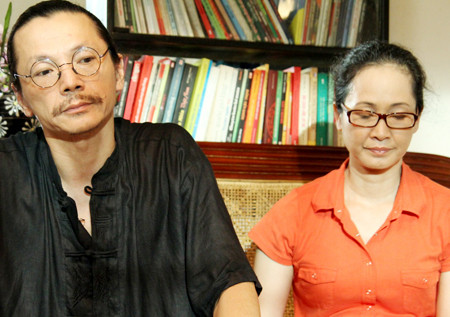 Trung Anh và NSND Lan Hương trong phim 'Những công dân tập thể". Hai người vào Nhà hát Kịch VN cùng thời điểm và đóng chung với nhau rất nhiều.
