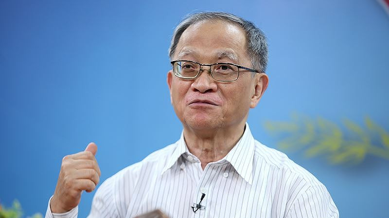 Tiến sĩ Lê Đăng Doanh bày tỏ sự khó hiểu đó là điều lạ kỳ để người đứng đầu doanh nghiệp cổ phần hóa "vừa đá bóng vừa thổi còi". Ảnh: Quang Huy