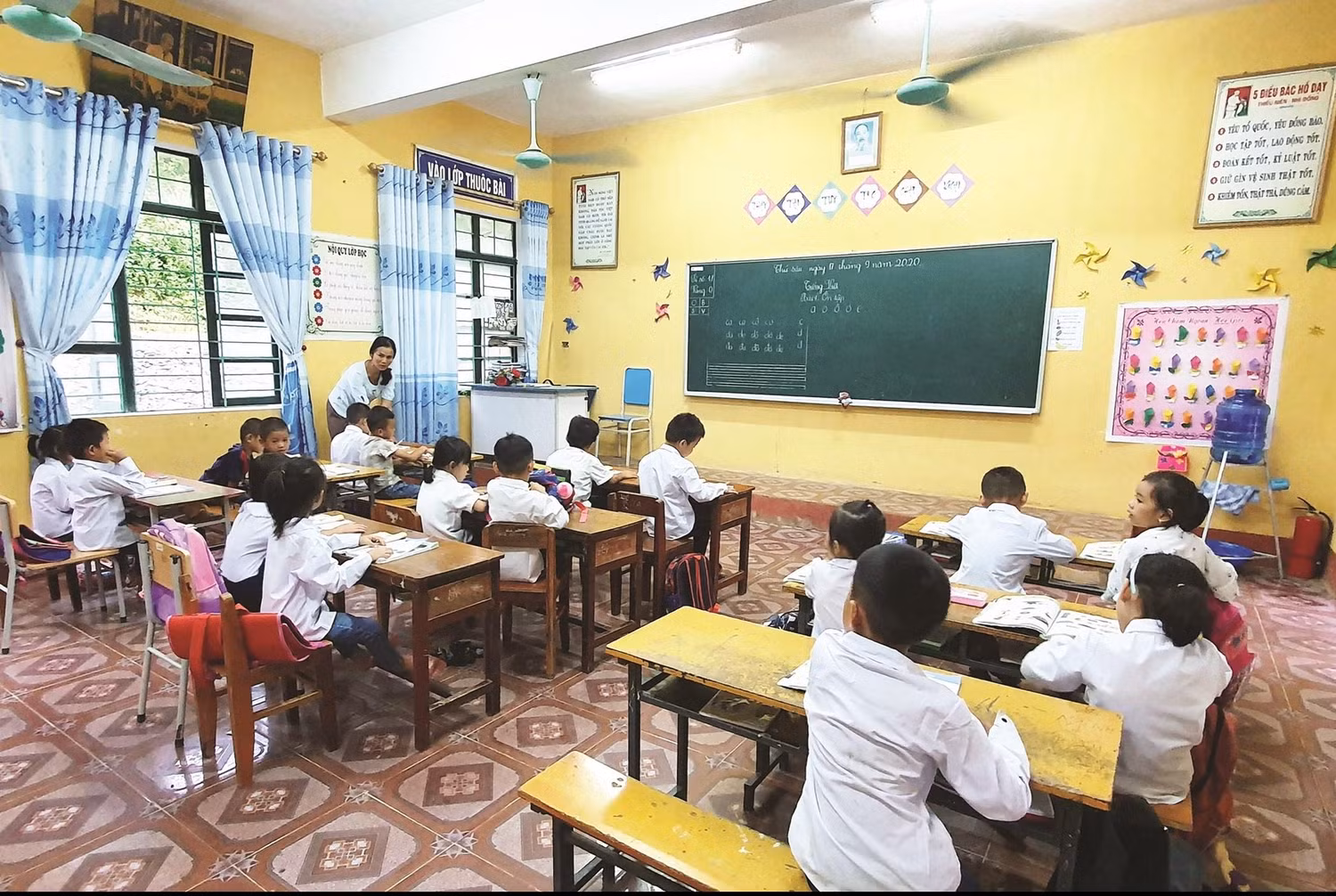 Sở Giáo dục và Đào tạo Thanh Hóa yêu cầu cấm các trường học tổ chức dạy thêm, học thêm trong thời gian nghỉ hè. Ảnh minh họa: lớp 1-Trường Tiểu học Trung Thượng, huyện Quan Sơn, Thanh hóa/ Báo Dân tộc và Phát triển