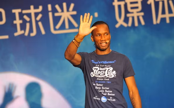 Theo Tuttosport, nếu Juventus đồng ý trả cho "Voi rừng" Didier Drogba mức lương khủng nhất Serie A, khoảng 10 triệu euro/năm giống như đang được nhận ở Shanghai Shenhua, cựu tiền đạo của Chelsea sẽ gật đầu gia nhập đội chủ sân Juventus Arena. Theo Tuttosport, nếu Juventus đồng ý trả cho "Voi rừng" Didier Drogba mức lương khủng nhất Serie A, khoảng 10 triệu euro/năm giống như đang được nhận ở Shanghai Shenhua, cựu tiền đạo của Chelsea sẽ gật đầu gia nhập đội chủ sân Juventus Arena.