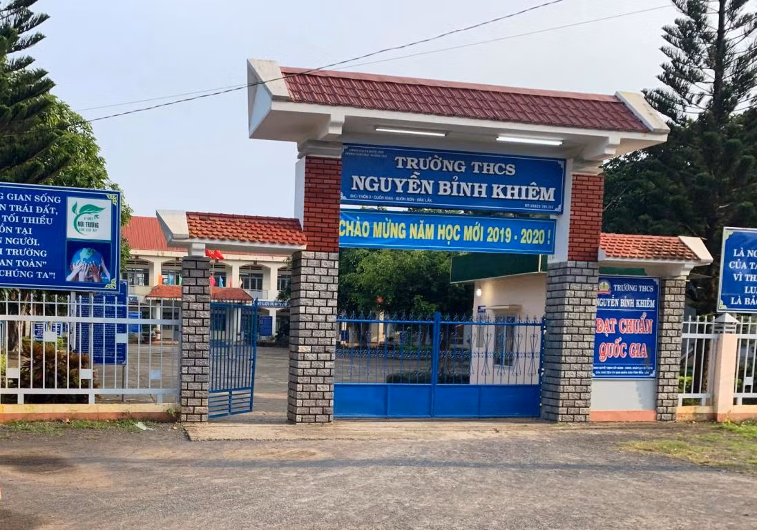 Mặc dù bị nhiều án kỷ luật trong thời gian giữ chức vụ Hiệu trưởng Trường trung học cơ sở Trần Quang Diệu nhưng ông LêThanh Hải vẫn được điều chuyển về làm Hiệu trưởng Trường trung học cơ sở Nguyễn Bỉnh Khiêm. Ảnh: MT