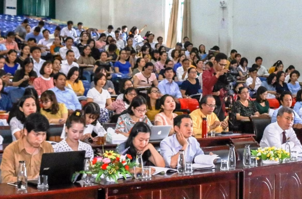 186 giáo viên Đà Nẵng được bồi dưỡng chương trình giáo dục phổ thông mới. Ảnh: UED 186 giáo viên Đà Nẵng được bồi dưỡng chương trình giáo dục phổ thông mới. Ảnh: UED