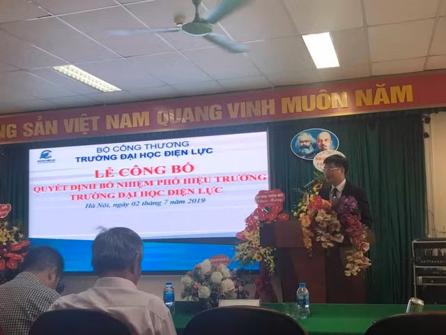 Quyết định bổ nhiệm tân phó hiệu trưởng với ông Nguyễn Lê Cường gây ra dư luận trái chiều trong nội bộ cán bộ, giảng viên Đại học Điện lực. (Ảnh: EPU) Quyết định bổ nhiệm tân phó hiệu trưởng với ông Nguyễn Lê Cường gây ra dư luận trái chiều trong nội bộ cán bộ, giảng viên Đại học Điện lực. (Ảnh: EPU)