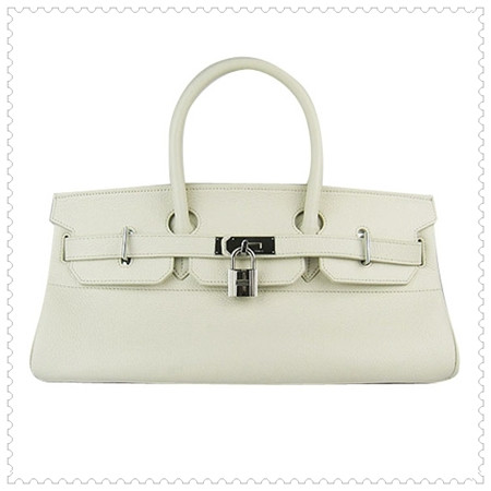 Một lý do nữa tạo nên sức hút cho Hermès Birkin là chúng chỉ được sản xuất với số lượng cực kì hạn chế đến mức người ta có cảm tưởng cơ hội để được sở hữu một chiếc túi xách này là không thể.