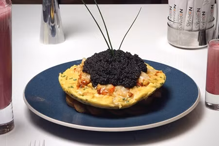nhà hàng Norma’s thuộc khách sạn Le Parker Meridien New York, người ta đã biến nó trở thành một món ăn cao cấp với trứng, tôm hùng và trứng cá muối sevruga. Món ăn này được bán với giá 1.000 USD.