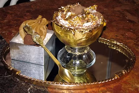 Món kem này được bán tại nhà hàng: Serendipity 3 tại Thành phố New York với giá: 25.000 USD. Thành phần của loại kem này là kem đậu vani Tahitian và madagascar và lá vàng 23 kara có thể ăn được. Hơn nữa món kem này còn được đựng trong chiếc ly bằng vàng.
