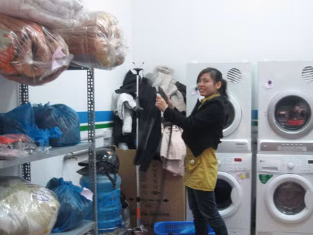 Các cửa hàng giặt quá tải những ngày giáp Têt. Các cửa hàng giặt quá tải những ngày giáp Têt.