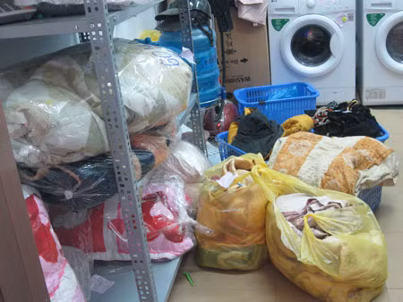 Quần áo, chăn ga ngày cuối năm chất đầy tiệm giặt Quần áo, chăn ga ngày cuối năm chất đầy tiệm giặt